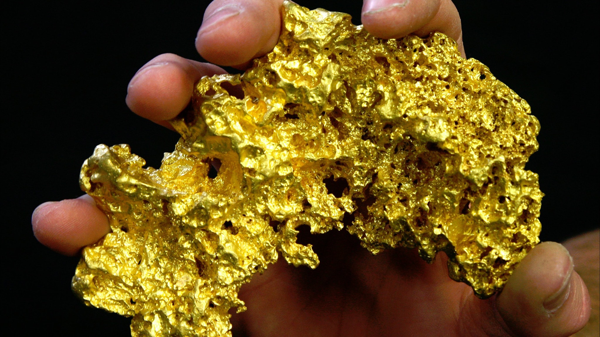 Gold price capitalises on weak US data, Fed policy hogs limelight