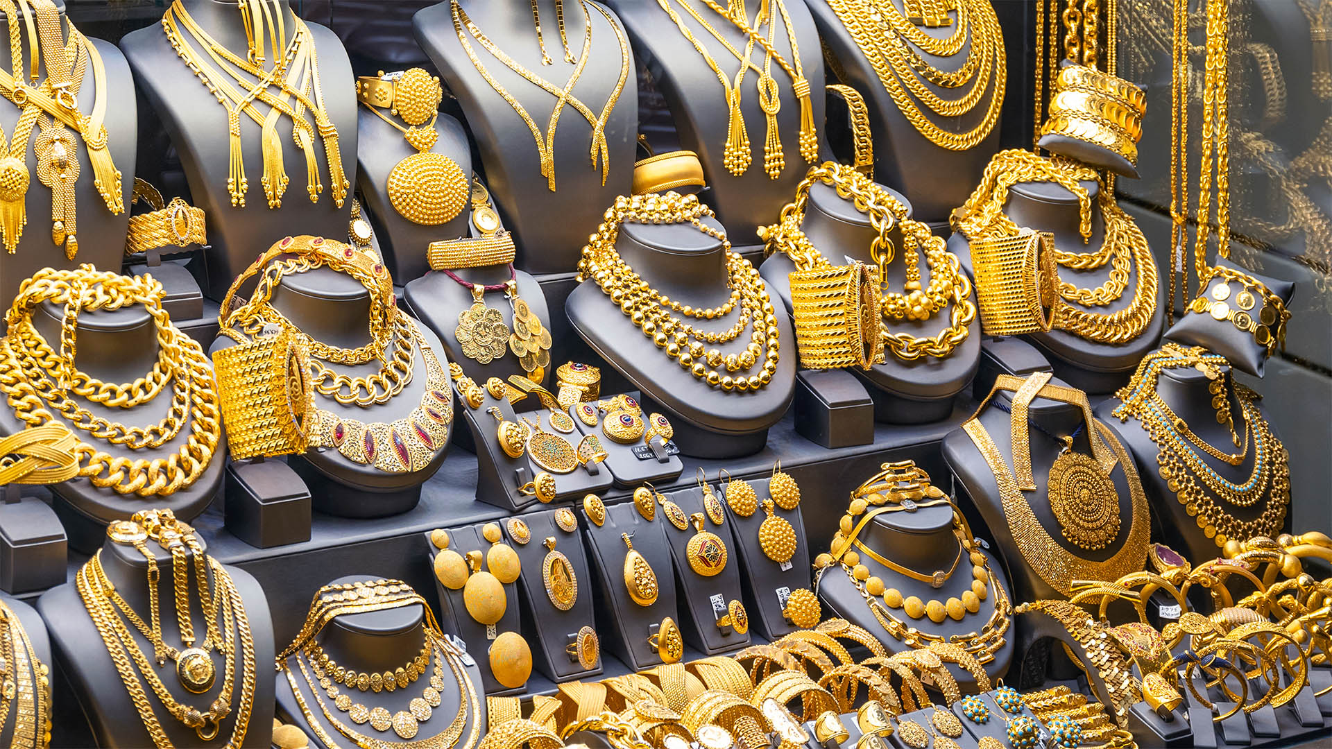 China continues to buy gold
