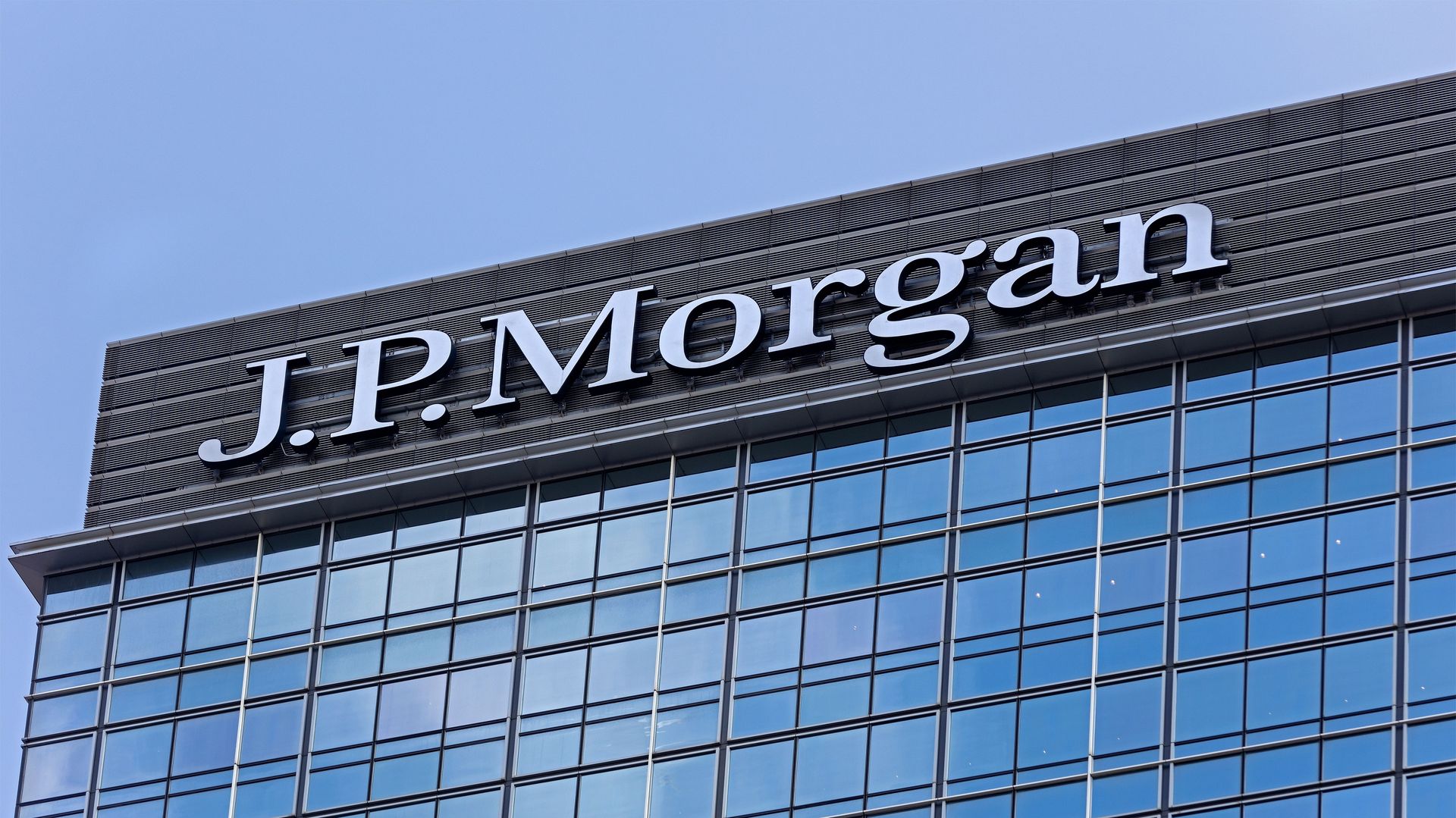 JPMorgan boosts its 2024 projections for Fed rate cuts, gold investment