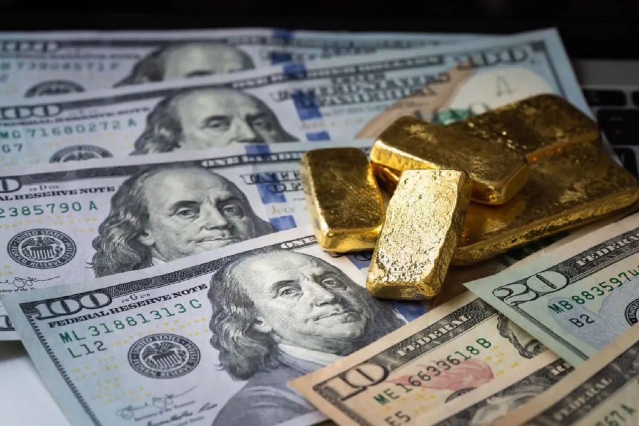 US Dollar Weakened: Gold Price Passes $2040