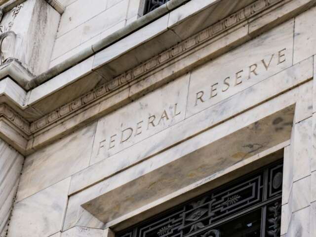 Gold price consolidates below $4,000 as the Federal Reserve cuts interest rates