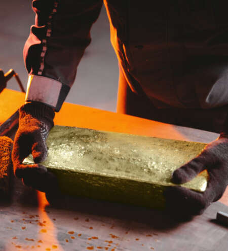 Gold Price Surges Again as Geopolitical Tensions and Central Bank Buying Drive Bullish Momentum