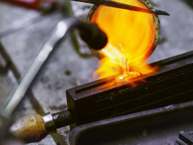 Gold price advances 2% ahead of US jobs data
