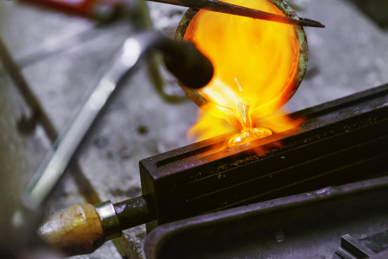 Gold price advances 2% ahead of US jobs data
