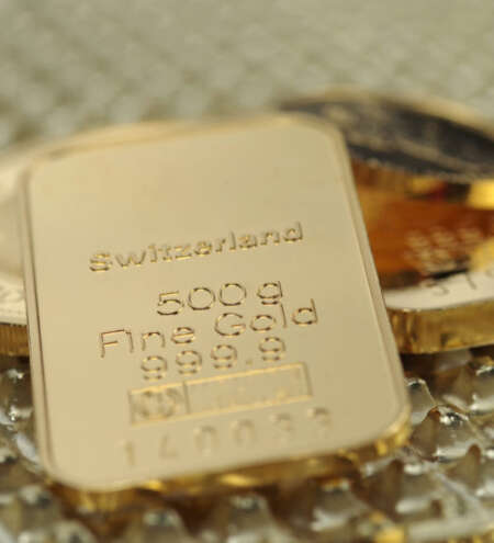 Gold price poised for new records