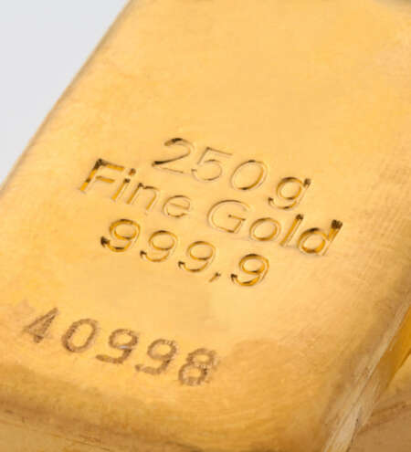 Gold price advances as Trump remarks calm inflation fears