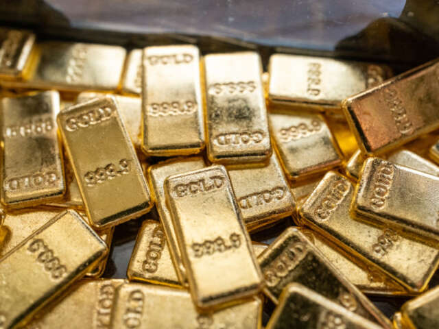Wells Fargo doubles down on gold price despite slump