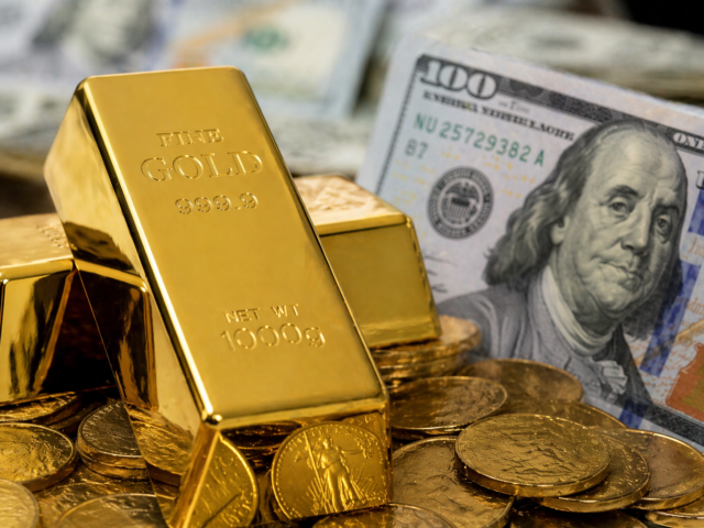 What Happens to Gold When the Dollar Falls? A Structural Relationship in Motion