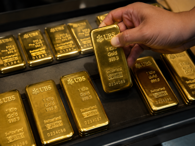 Gold Holds Strong Above $4,680 as Weak Jobs Data and Iran Deal Hopes Drive Rally